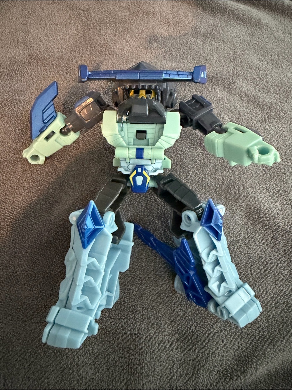 Transformers Cyberverse Buzzworthy Bumblebee Warrior Class Hammerbite